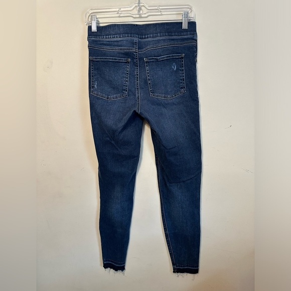 Spanx Distressed Ankle Skinny Jeans, Medium Wash Raw Hem Size Small - Picture 7 of 7